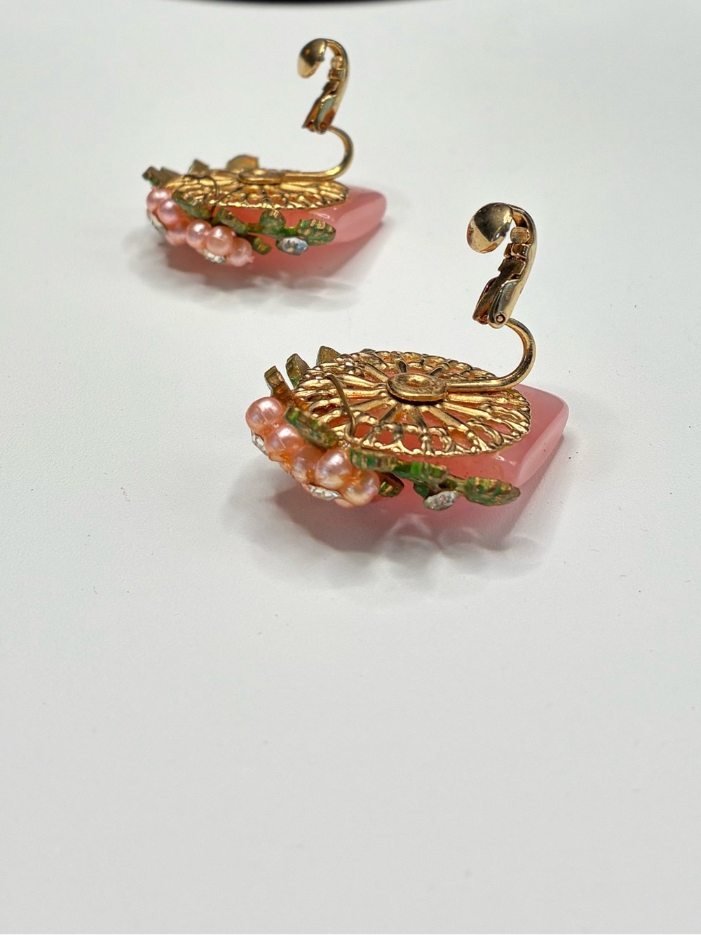 Vintage Resin Pink Floral Cluster Clip-On Earrings - Picture 7 of 15